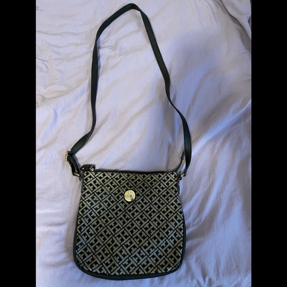 Tommy Hilfiger purse - Picture 1 of 6